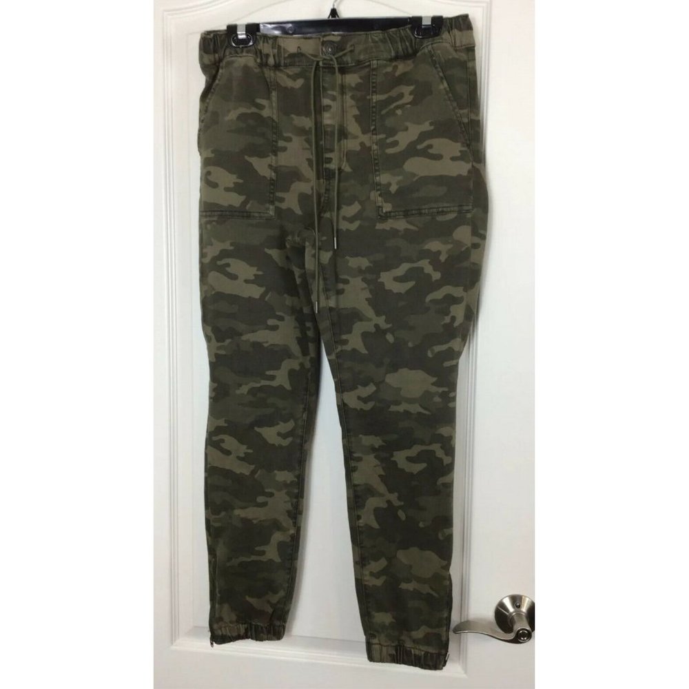 American Eagle Camouflage Jogger 12 Short (28 X 26)